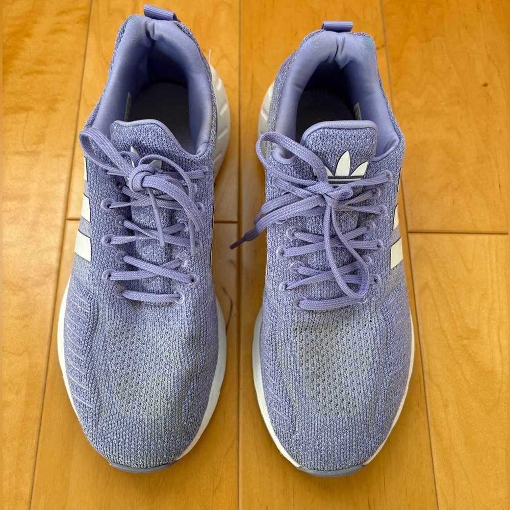 🤍Adidas🤍 woman’s size 9